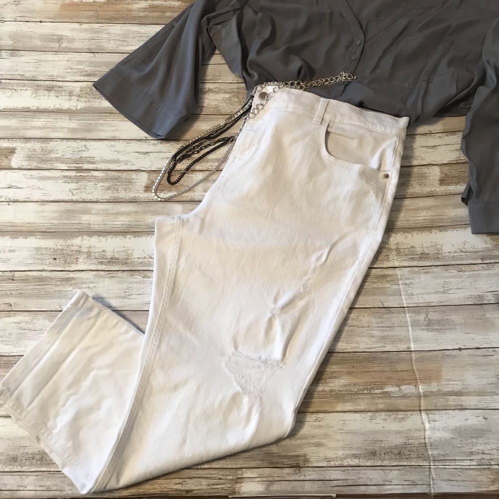 Old Navy PLUS Destructed Boyfriend Straight Jean